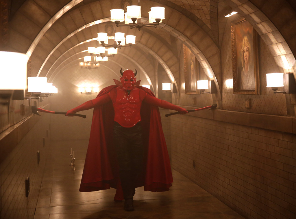 You Won T Believe Who Used Machine Gun Lube On Horror Story E Online